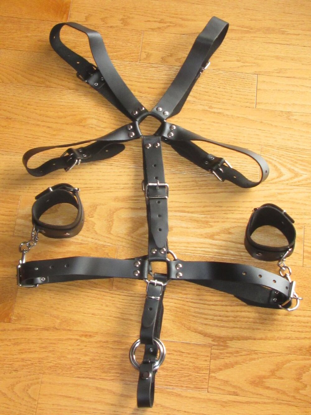 New without tags Men's Leather Full Body Harness with metal rings & Wrist Cuffs